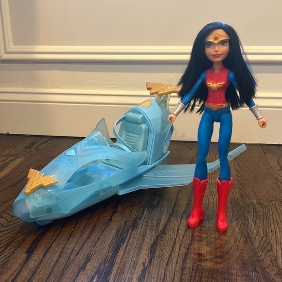 DC Super Hero Girls Wonder Woman & Invisible Jet Dolls 19.0 inches tall - Picture 13 of 17